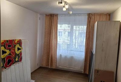 Apartament cu 3 camere semidecomandat în Micro III - 7