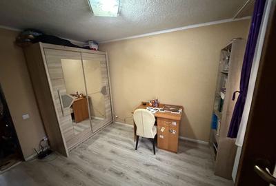 Apartament cu 3 camere decomandat în Tractorul - 11