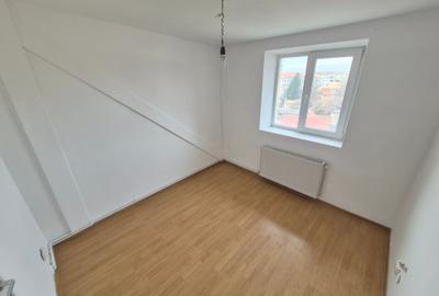 Apartament cu 3 camere decomandat în Spitalul Județean - 6