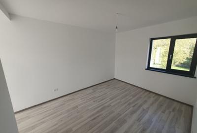 Casă individuală cu 4 camere în Miroslava