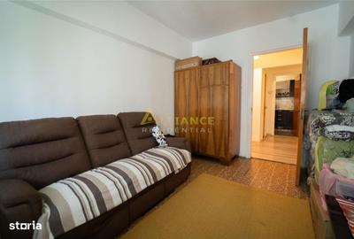 Apartament cu 3 camere decomandat în Tineretului