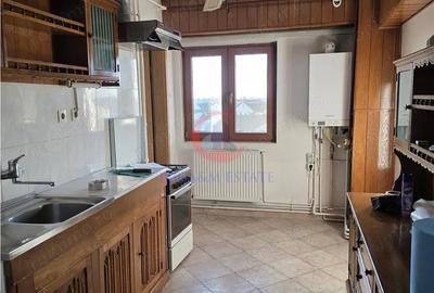 Apartament cu 4 camere decomandat în Simion Bărnuțiu - 9