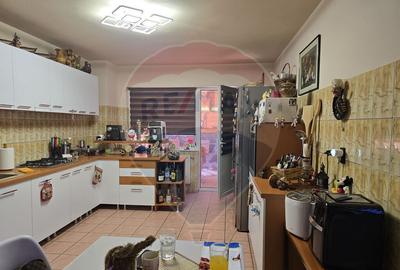 Casa / Vila cu 4 camere de vanzare - 6