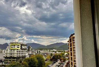 Apartament cu 3 camere decomandat în Tractorul