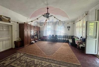 Casa boiereasca cu istorie, teren generos ?i ie?ire la Raul Targului - 3