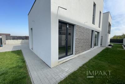 Casă individuală cu 6 camere cu Canalizare în Europa - 1