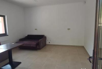 Casă cu 8 camere cu Teren 2370 Mp în Central - 4