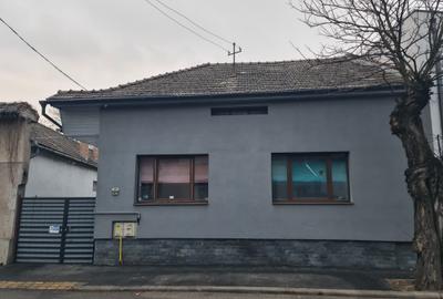 Casă cu 4 camere în Central - 1