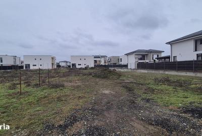 Teren de 1000 mp, în Central - 2