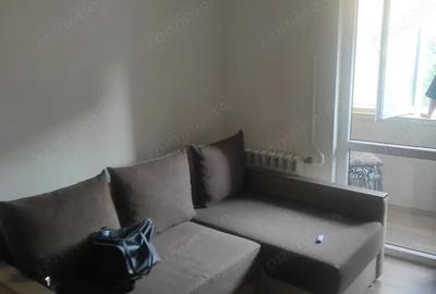 Garsonieră în Titan - 2