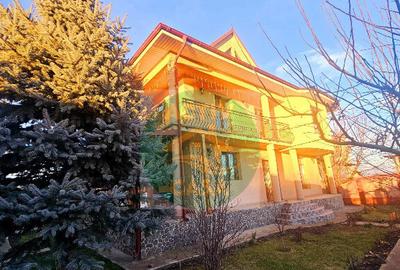 Casă cu 7 camere cu Teren 570 Mp în Roman