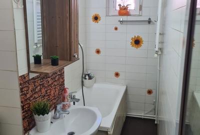 Apartament cu 4 camere semidecomandat în Carrefour - 2