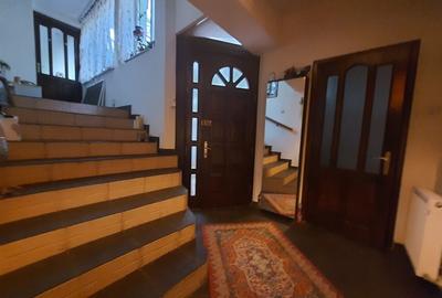 Casă cu 6 camere decomandat cu Canalizare în Ultracentral - 4