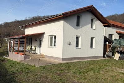 Casă cu 2 camere în Central