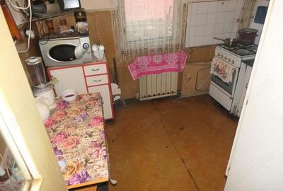 Apartament 3 camere decomandat 88 mp, necesita renovare, Vlaicu - UTA, et. 1 - 4