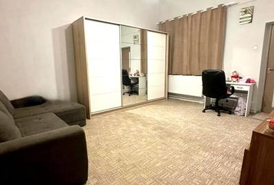 Apartament cu 3 camere la casa cu acces auto in curte Centru Oradea