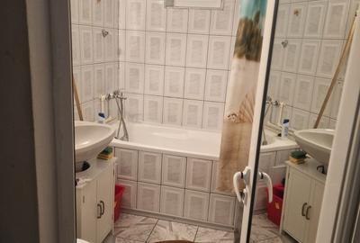 Apartament cu 2 camere semidecomandat în Micro 16