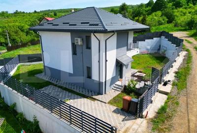 Casa , 4 camere, 100 mp utili, 390 mp teren, zona Bucium