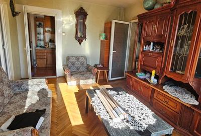 76400 euro .. 3 camere in bloc izolat .. 54 mp utili - 2