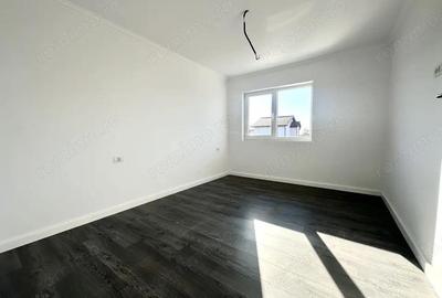 Casă cu 4 camere cu Teren 280 Mp în Covaci - 2