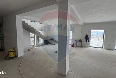 Casă cu 6 camere cu Teren 822 Mp în Central - 12