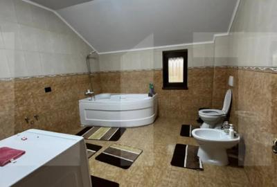 Casă cu 5 camere cu Teren 988 Mp în Central