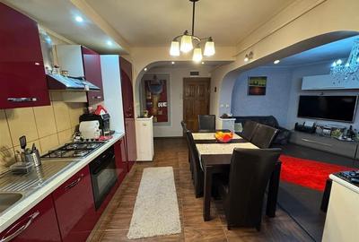 Apartament cu 3 camere decomandat, mobilat în Central