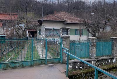 Casă cu 4 camere în Teișani