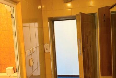 Basarabiei, Piata Muncii - 8