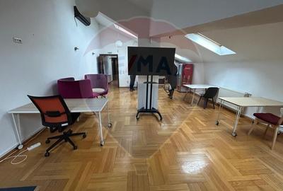 Birou, de 106.76000213623 mp, în P-ța Victoriei - 2