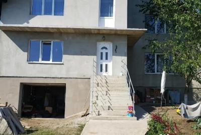Casă cu 5 camere cu Teren 1000 Mp în Șcheia