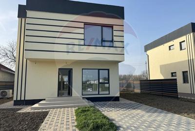 Casă individuală cu 4 camere în Nord