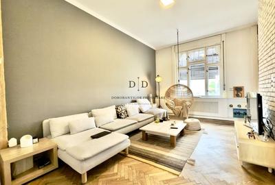 Apartament cu 3 camere semidecomandat, mobilat în Central