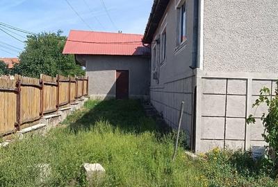 Casă cu 3 camere în Jidoștița - 1