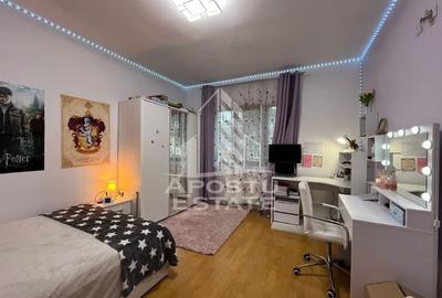 Casa individuala, 6 camere, 3 bai, garaj,acces auto, teren de 411 - 9