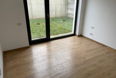 Comision 0/Ap.3 camere/Curte proprie - 1