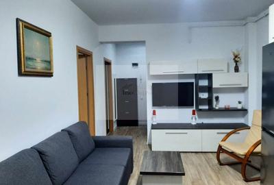 Apartament cu 2 camere semidecomandat, mobilat în Central