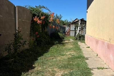 Casa 2 camere, 43 mp, curte 300 mp, pozitie centrala, in Moravita - COMISION 0% - 5