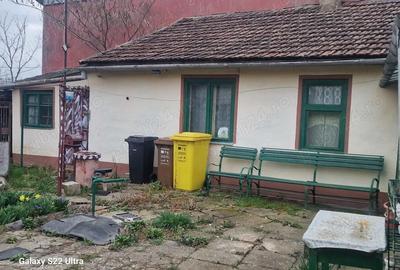 Casă cu 2 camere cu Teren 1200 Mp în Central - 1