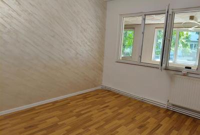 Apartament cu 3 camere semidecomandat în Viziru 1 - 3
