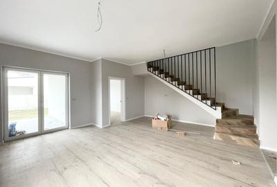 Duplex cu 4 camere cu Canalizare în Moșnița Veche - 1