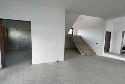 Casă cu 4 camere cu Teren 700 Mp în Central - 6