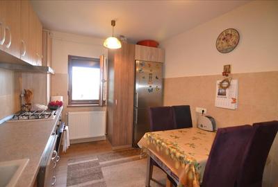 Apartament 3 camere decomandat ,2 bai ,etaj intermediar Tractorul - 26