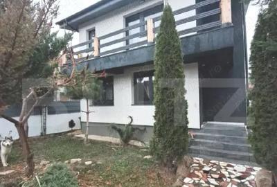 Casă cu 4 camere cu Canalizare în Central - 7