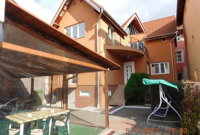 Pensiune Guesthouse de vanzare, 12 camere parcare - 1