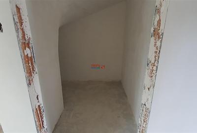 Casa triplex de vanzare 4 camere cu pivnita si balcon Cetate ! - 4
