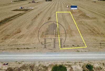 Teren de 1990 mp, în Central