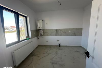 Casă cu 4 camere cu Teren 300 Mp în Central - 2