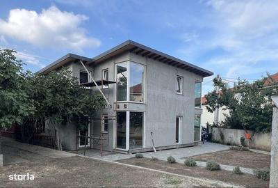 Casă cu 4 camere cu Canalizare în Central - 2