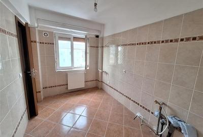 Apartament cu 4 camere decomandat în Milcov - 9